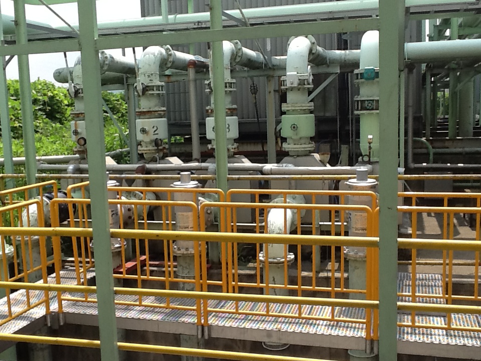 某船舶用エンジン工場